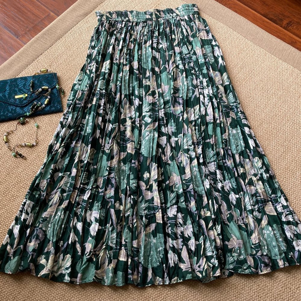 Laura Martin  Vintage Green Floral 100% Silk Pleated Maxi Skirt M